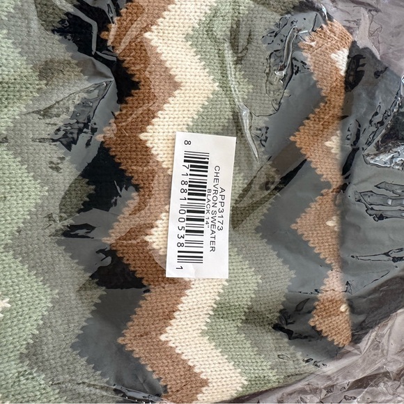 FabDog sweater (Black/Green) 14” and 20” - Picture 3 of 5